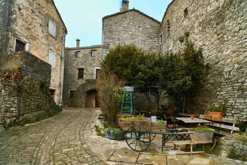 Pierrefiche  T 2 Dans Village Vacances 3 *** A Saint Geniez 2 Piscines Chauffee מראה חיצוני תמונה